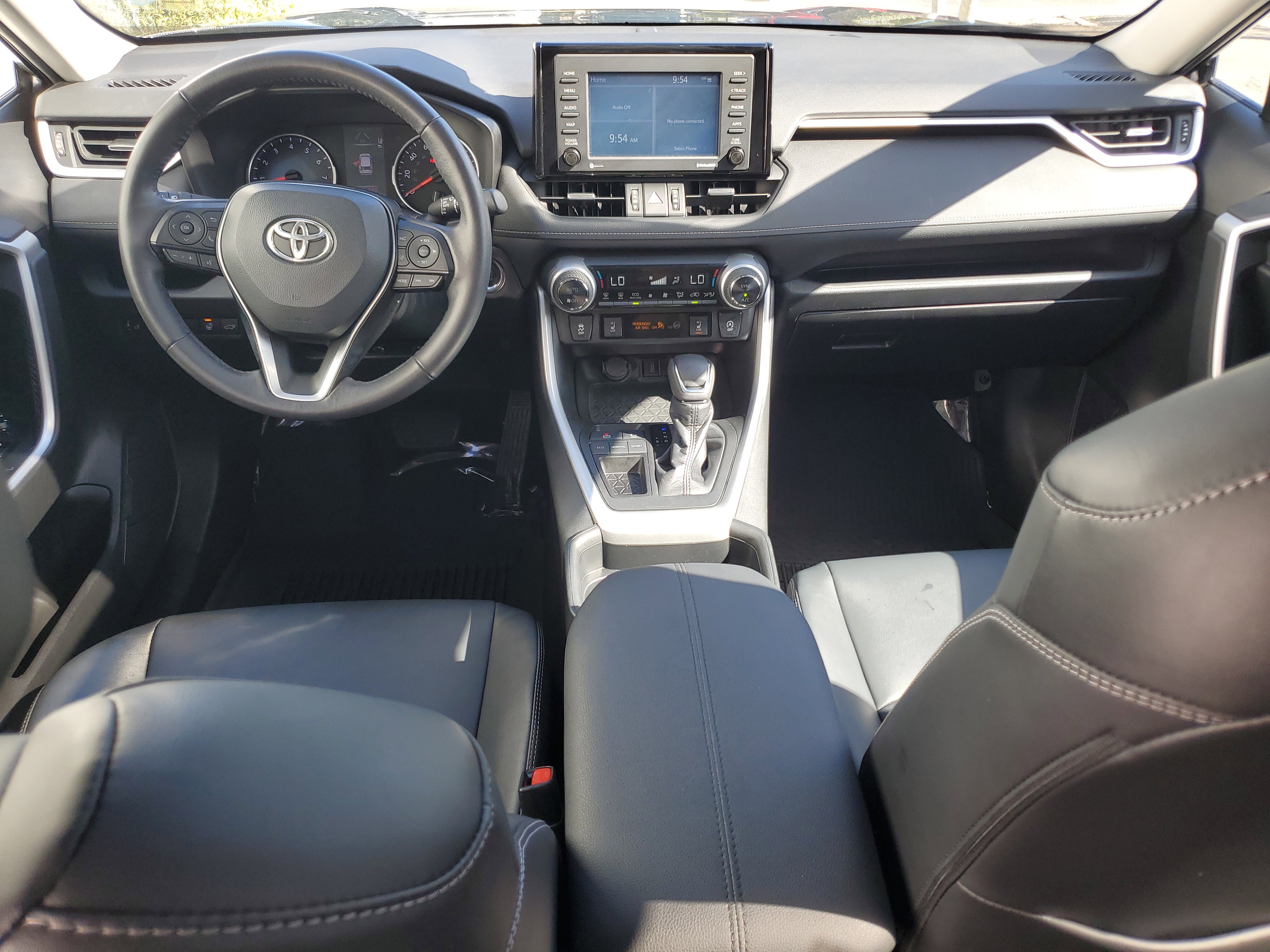 Used 2021 Toyota RAV4 XLE Premium image 16