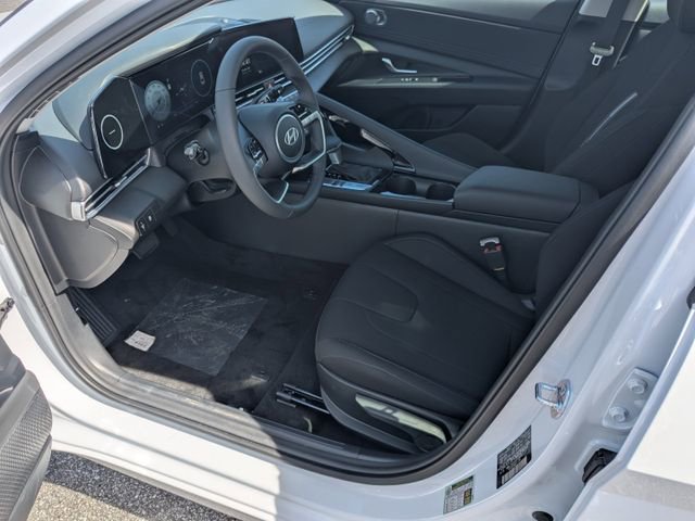 Certified 2025 Hyundai Elantra SEL image 9