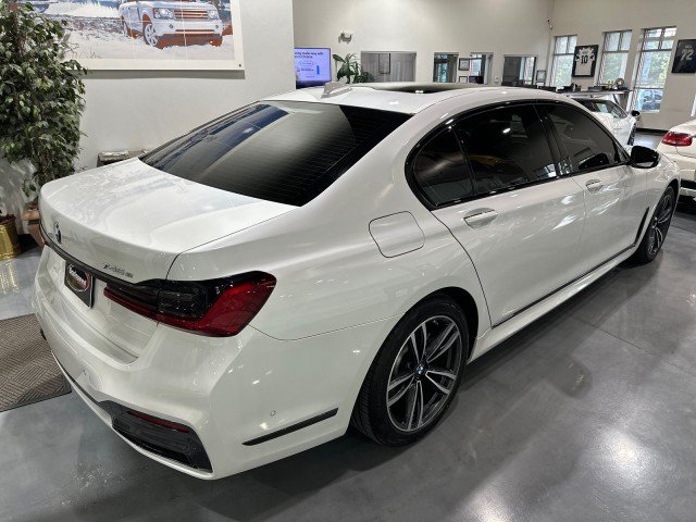 Used 2020 BMW 745e xDrive AWD/4WD image 29