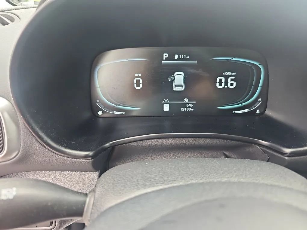 Used 2025 Kia Soul LX w/ LX Technology Package FWD image 13