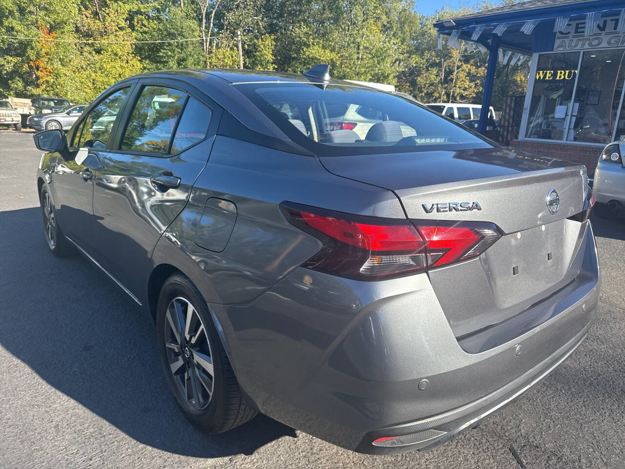 Used 2021 Nissan Versa SV image 7