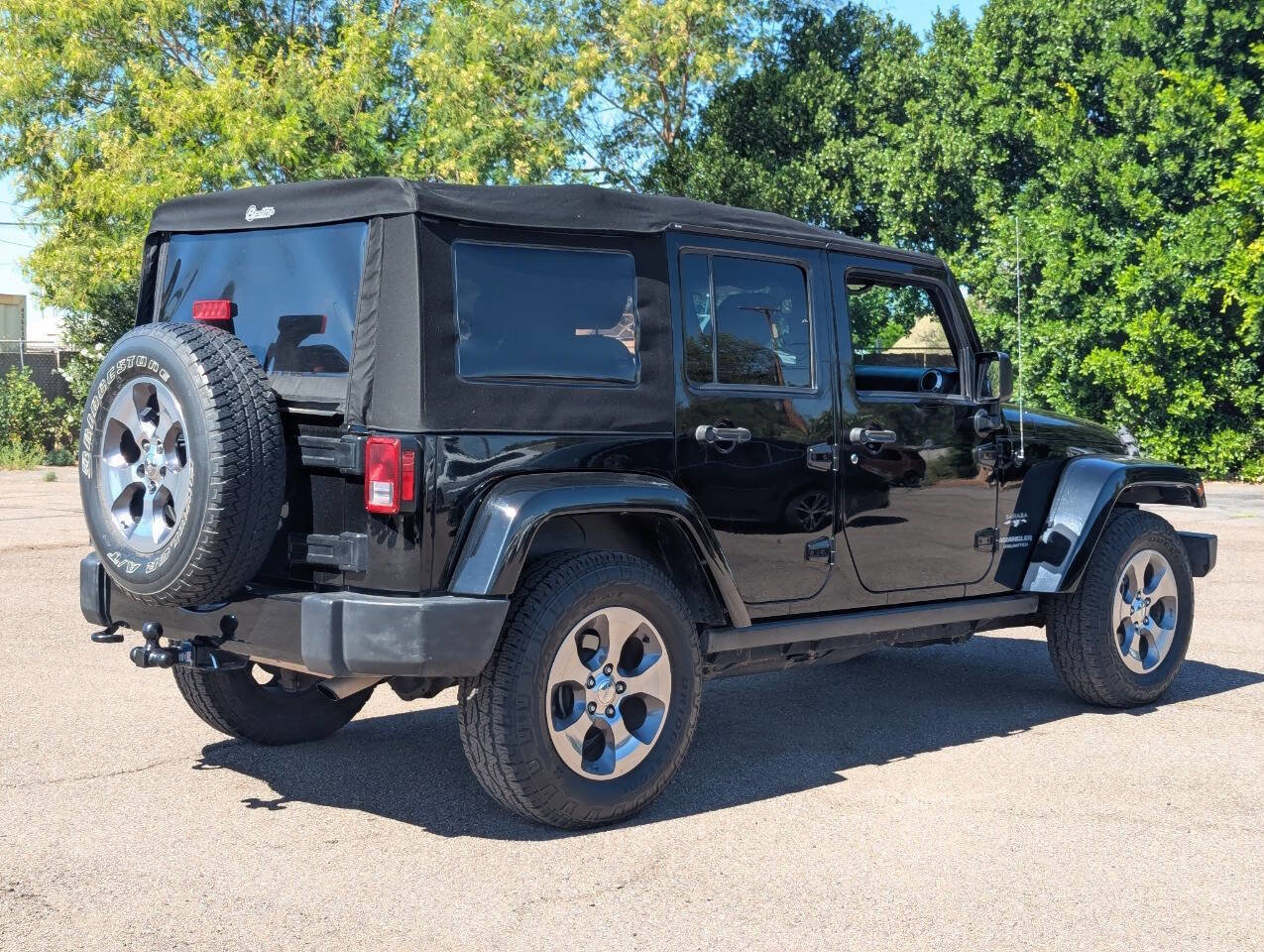 Used 2016 Jeep Wrangler Unlimited Sahara w/ Connectivity Group image 3