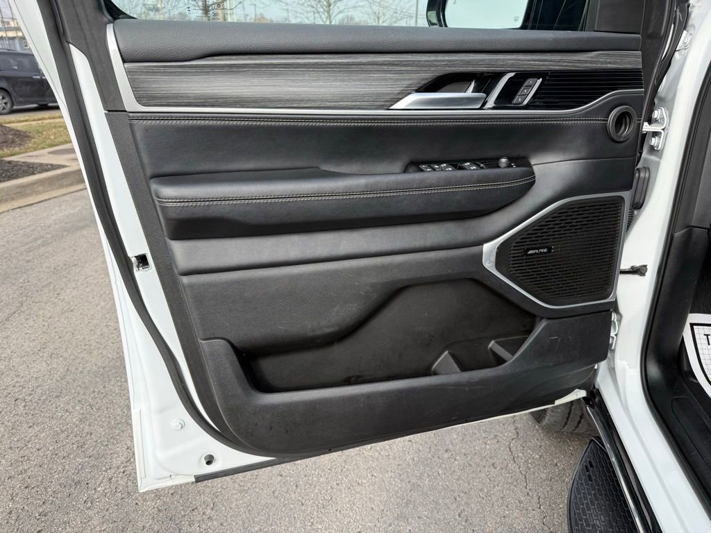 Used 2023 Jeep Wagoneer Series III w/ Preferred Equipment Group image 16