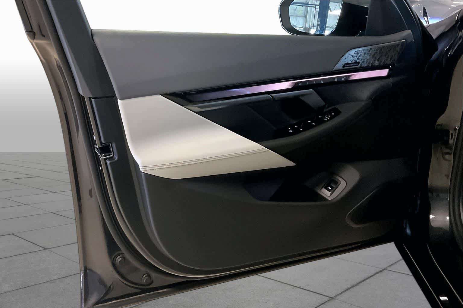 New 2026 BMW 550e xDrive AWD/4WD image 10