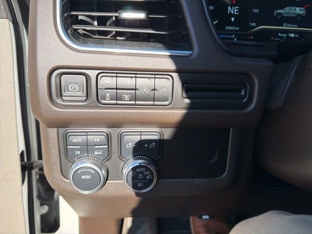 Used 2022 GMC Yukon SLT w/ SLT Premium Package image 13