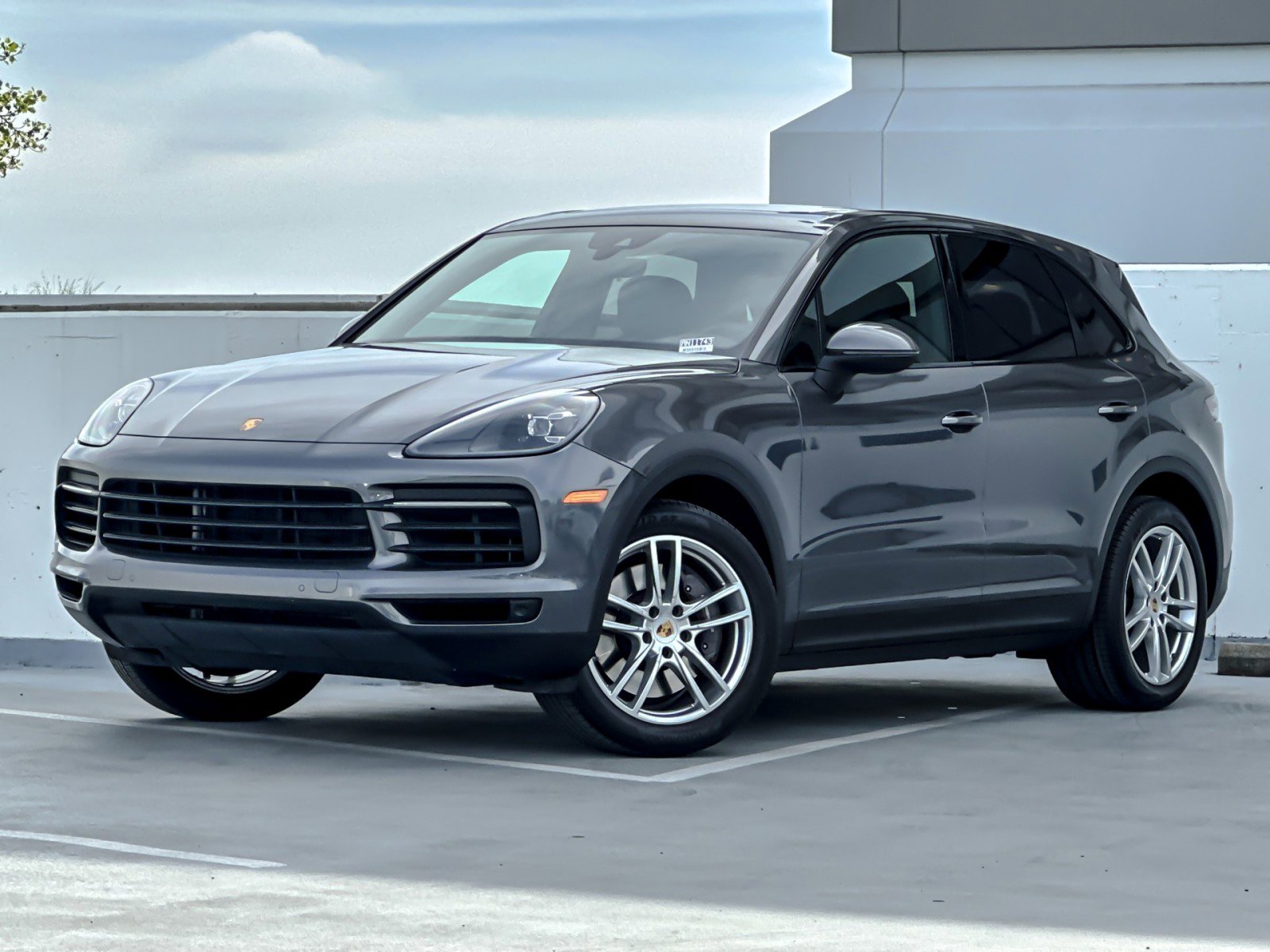 Used 2023 Porsche Cayenne image 1