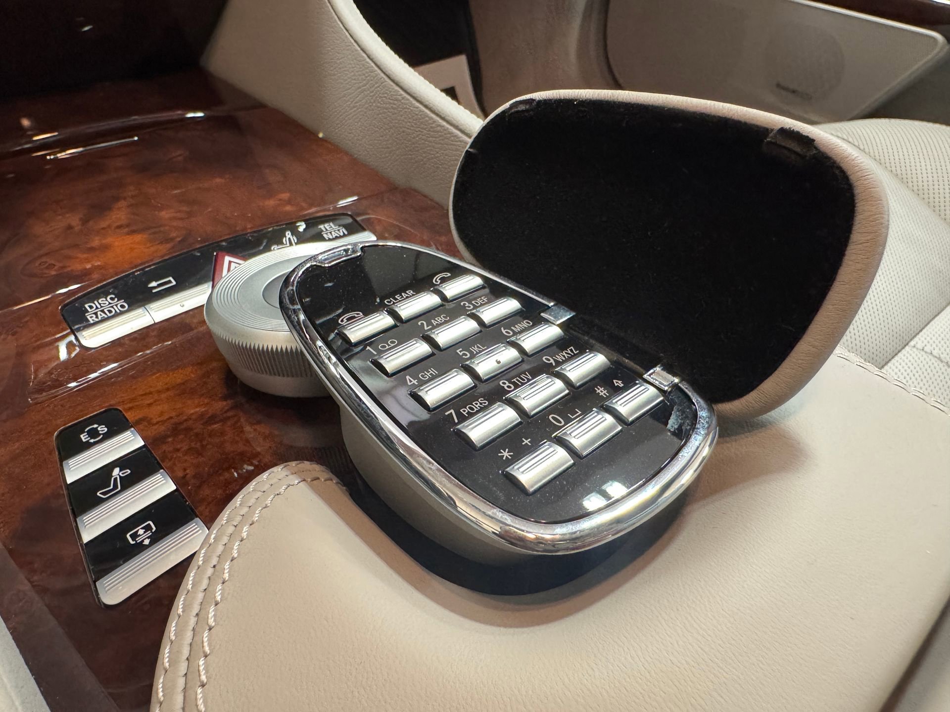 Used 2011 Mercedes-Benz CL 550 4MATIC image 40