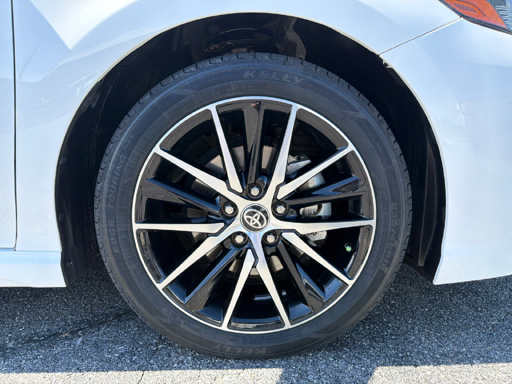 Used 2024 Toyota Camry SE FWD image 12