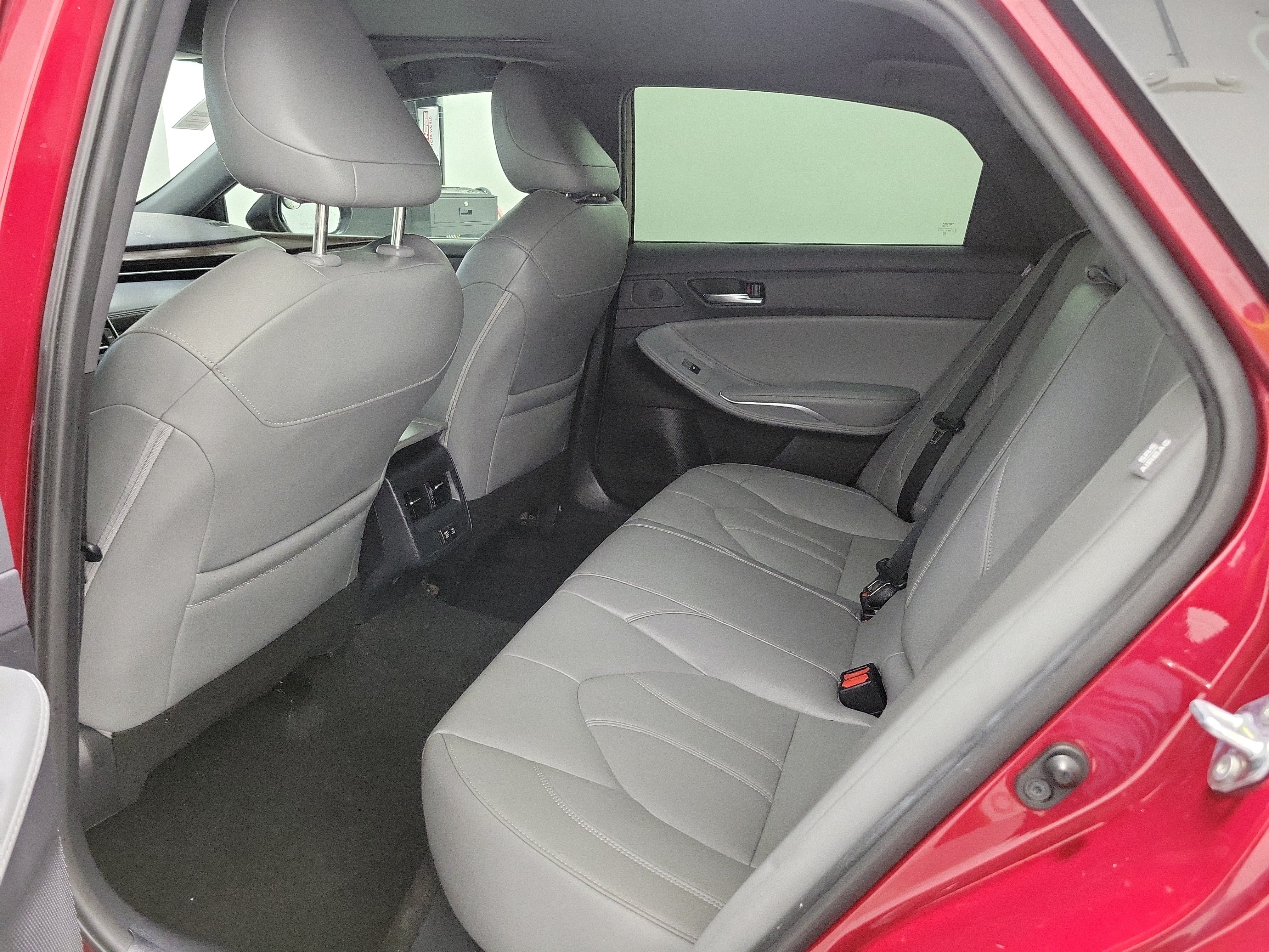 Certified 2022 Toyota Avalon XLE w/ Moonroof Package FWD image 11