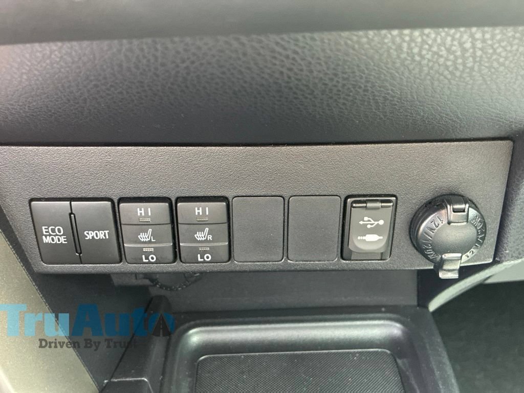 Used 2015 Toyota RAV4 Limited w/ Technology Package FWD image 35