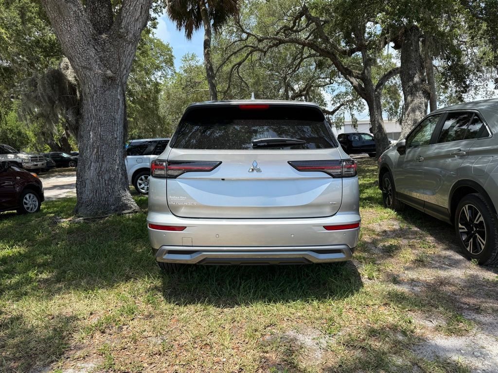New 2025 Mitsubishi Outlander SE image 4