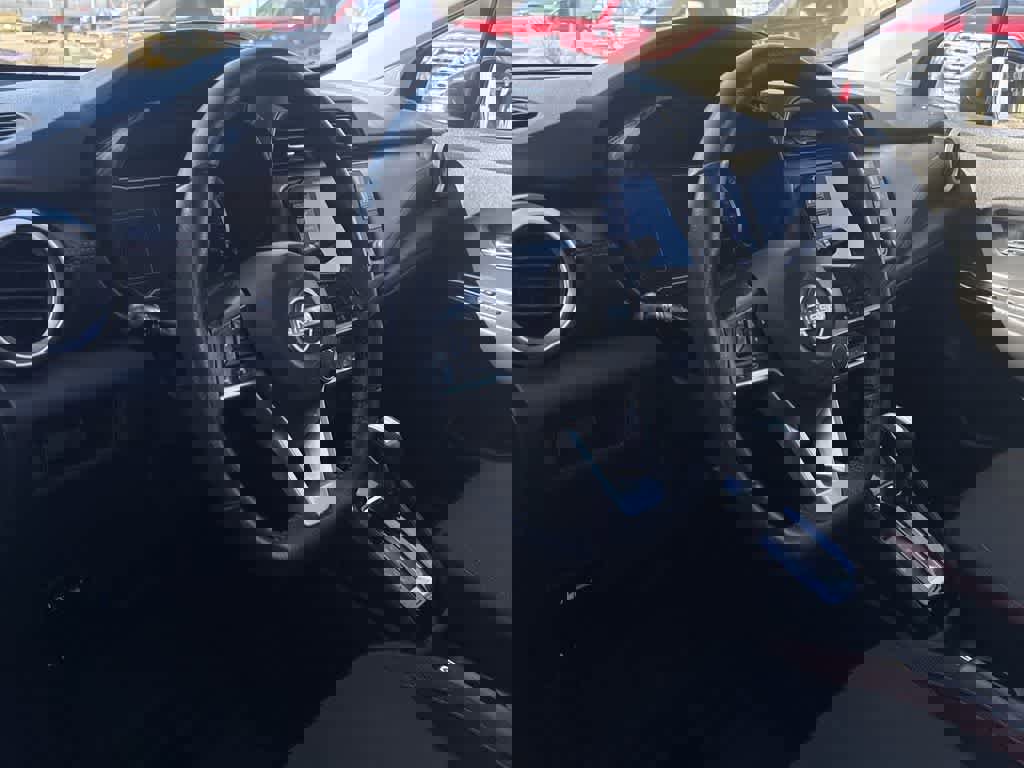 Used 2024 Nissan Versa SR image 2