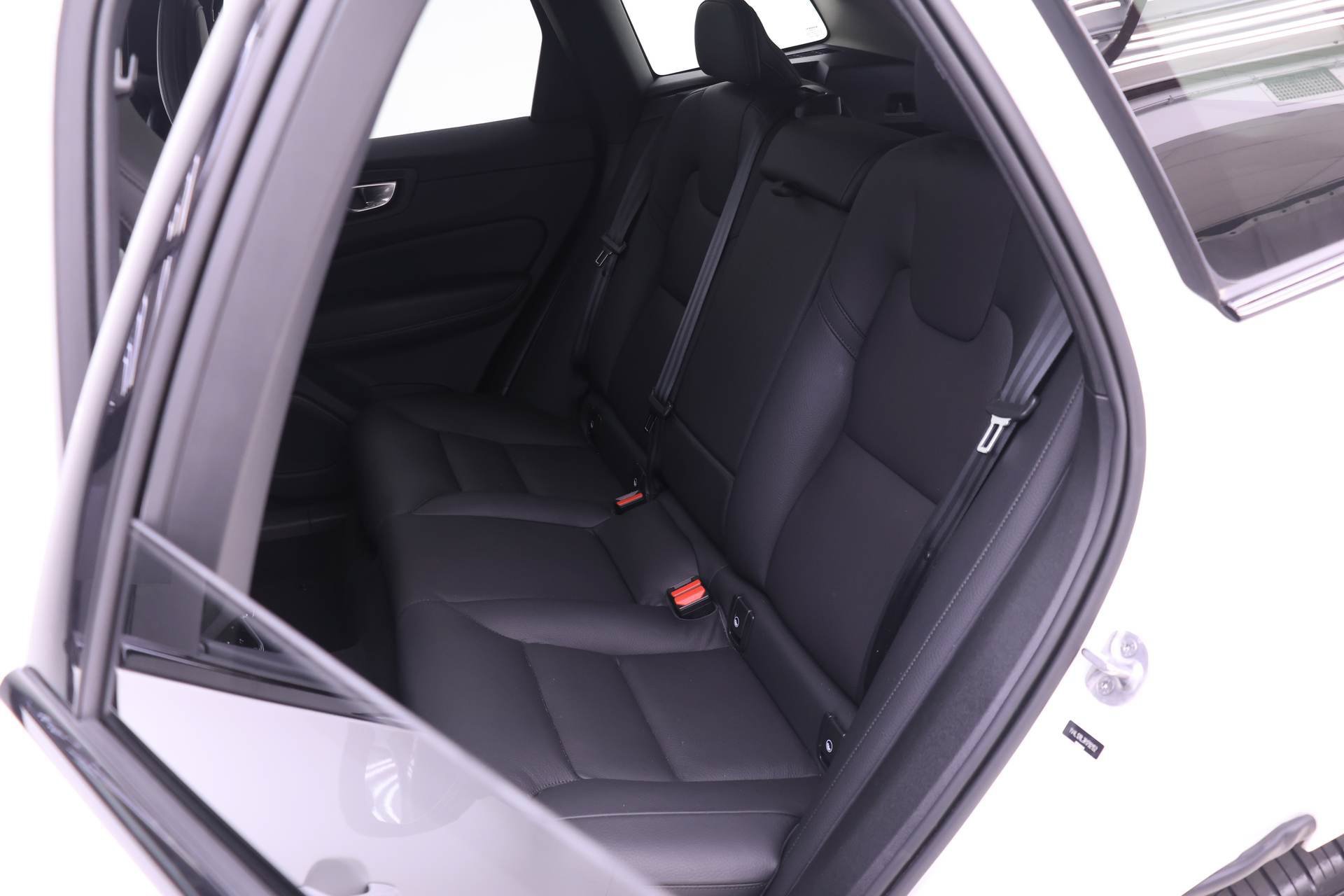 Certified 2024 Volvo XC60 B5 Plus w/ Protection Package Premier AWD/4WD image 13
