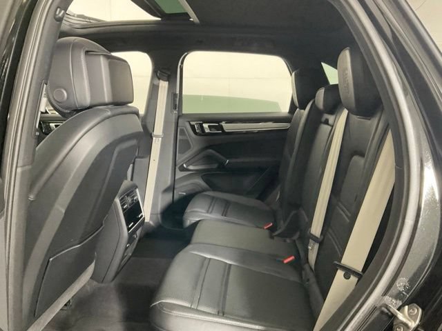Used 2023 Porsche Cayenne S Platinum AWD/4WD image 29