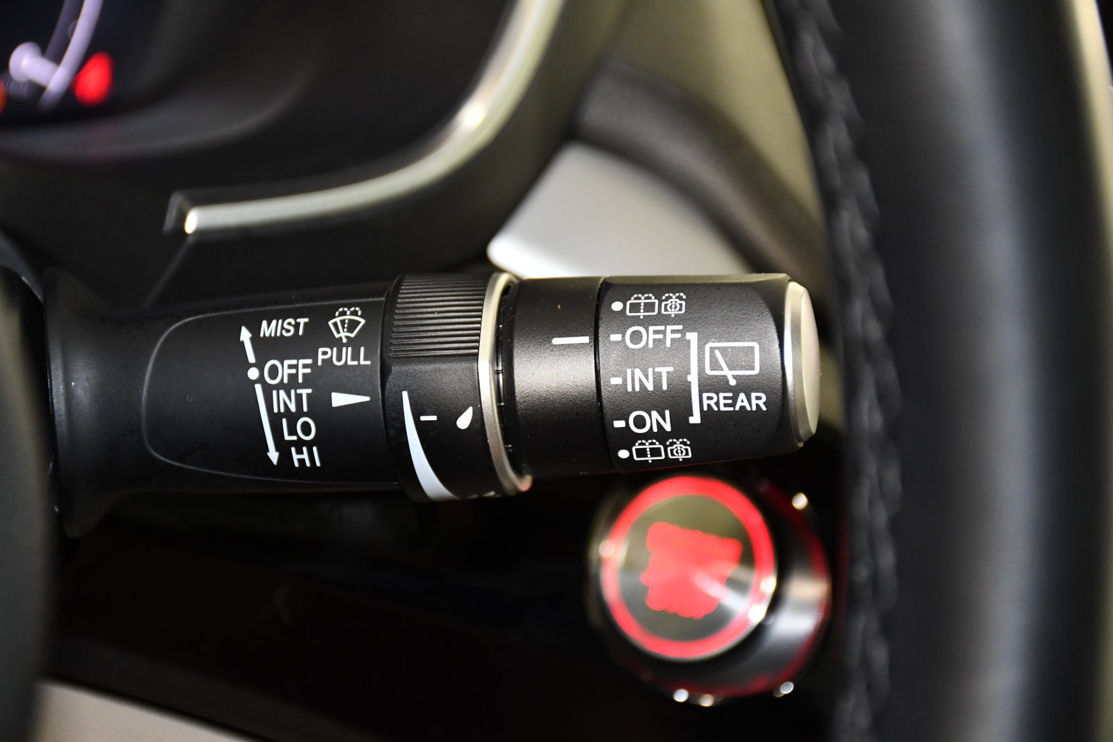 Certified 2025 Acura MDX SH-AWD image 23