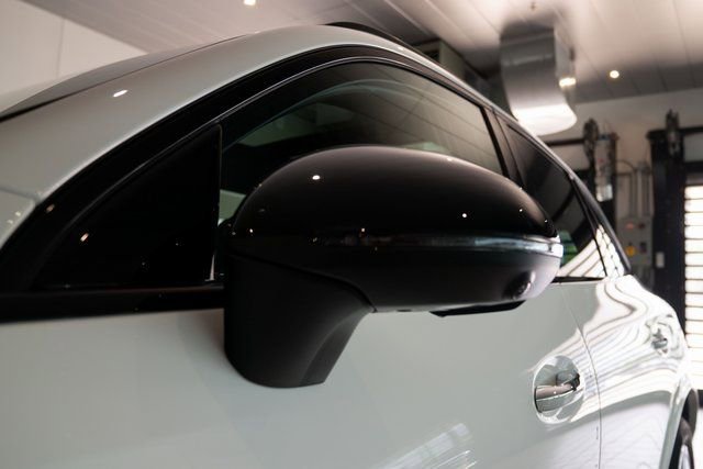 New 2025 Mercedes-Benz GLC 350e 4MATIC image 9