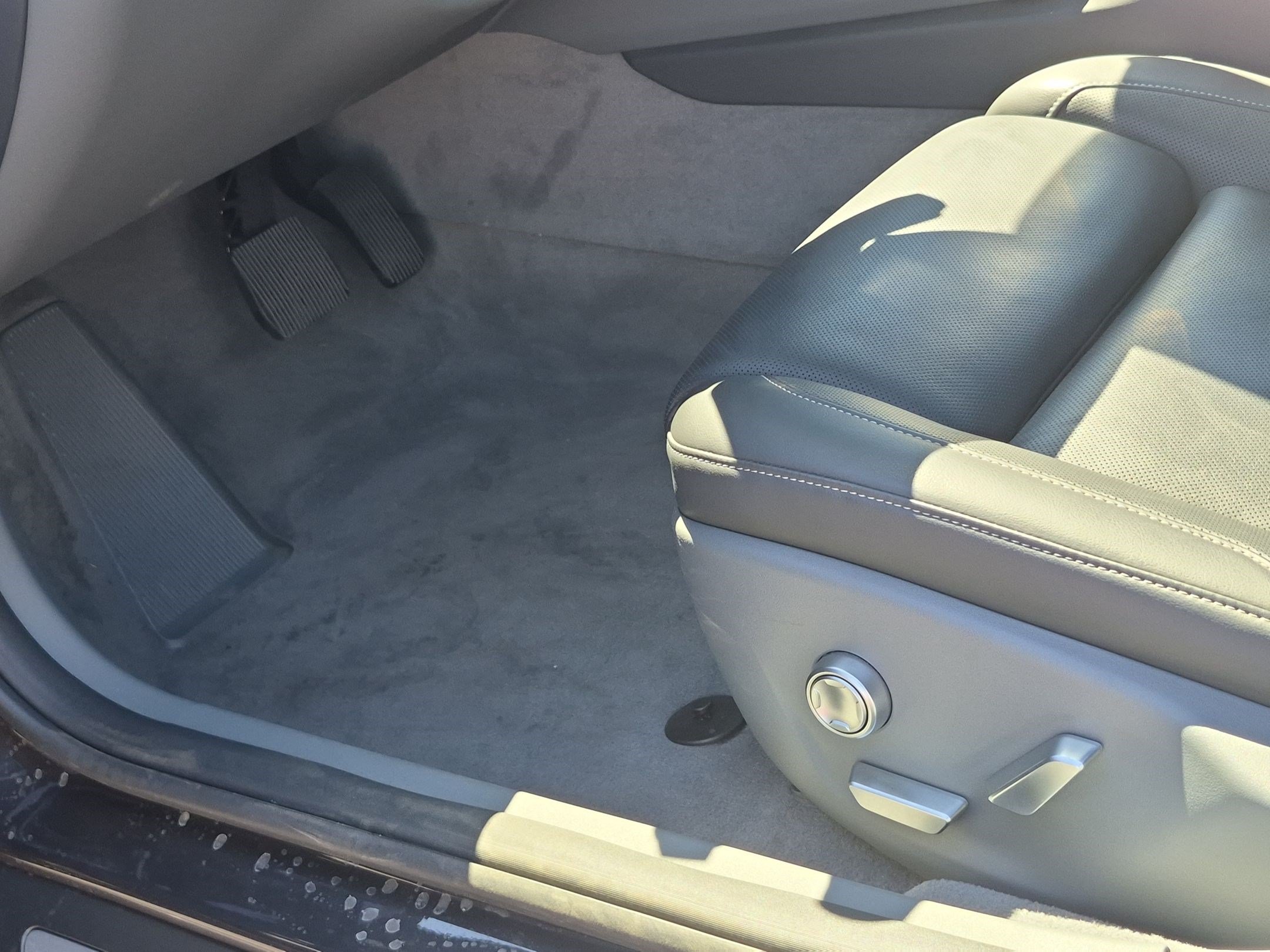 Used 2024 Lucid Air Pure RWD image 17