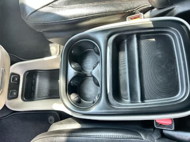 Used 2020 Chrysler Pacifica Touring-L FWD image 27
