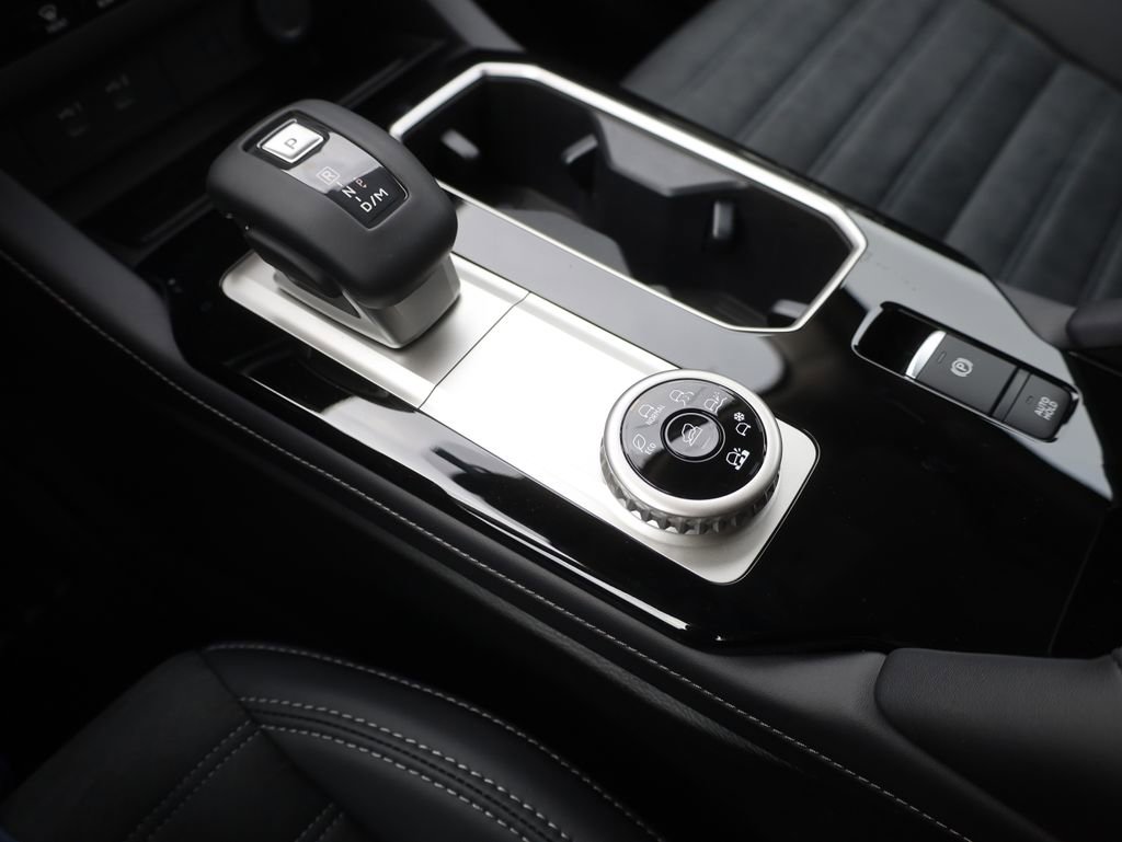 New 2025 Mitsubishi Outlander SE image 38