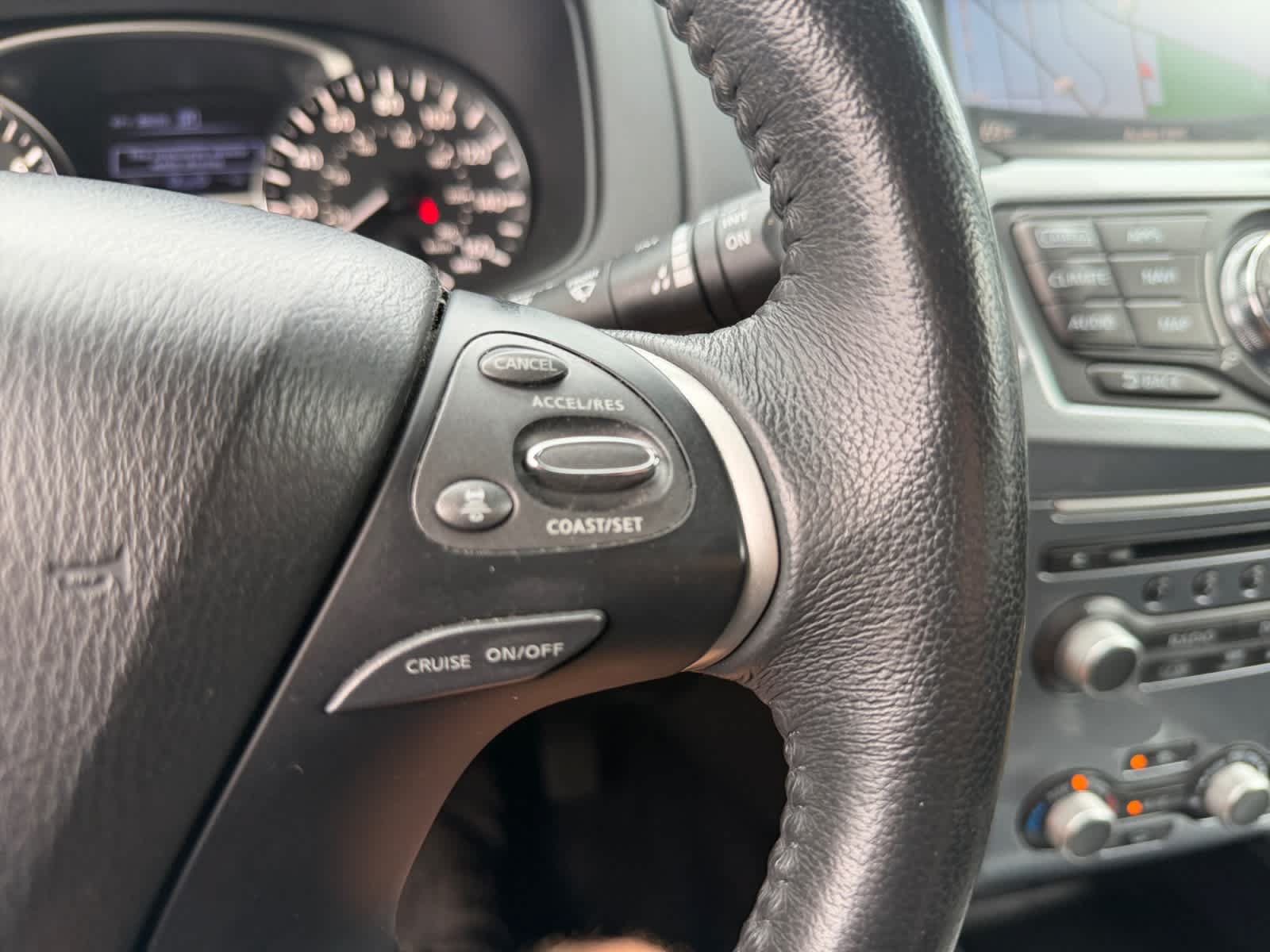Used 2018 Nissan Pathfinder SL AWD/4WD image 35