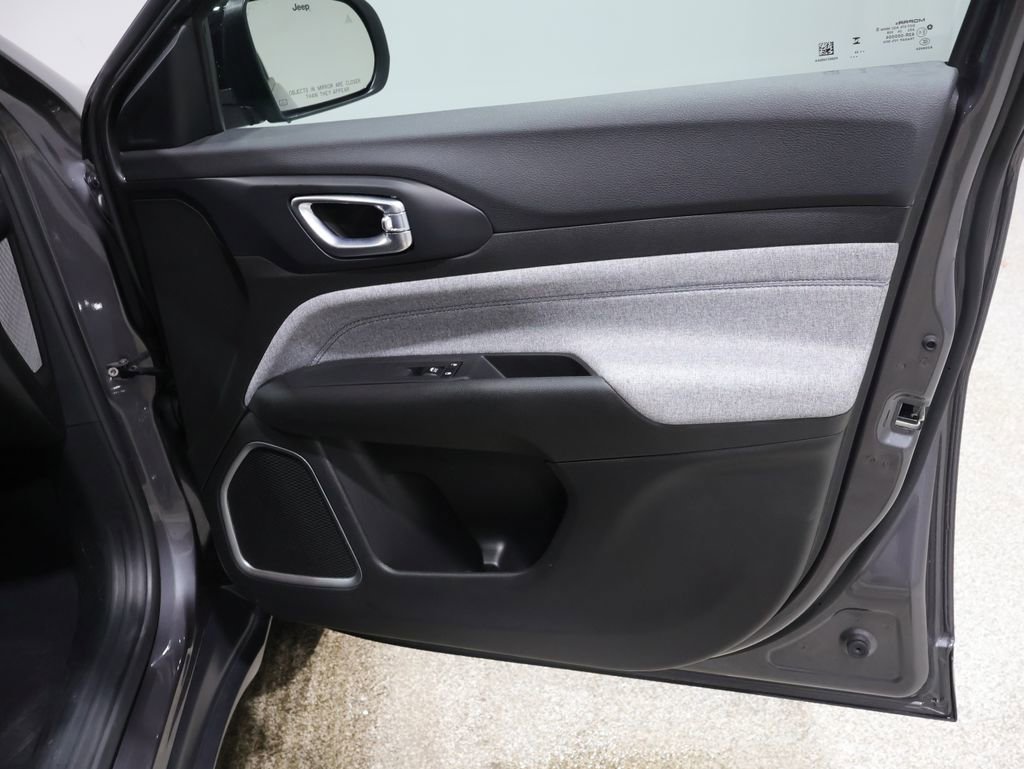 Used 2024 Jeep Compass Sport image 23