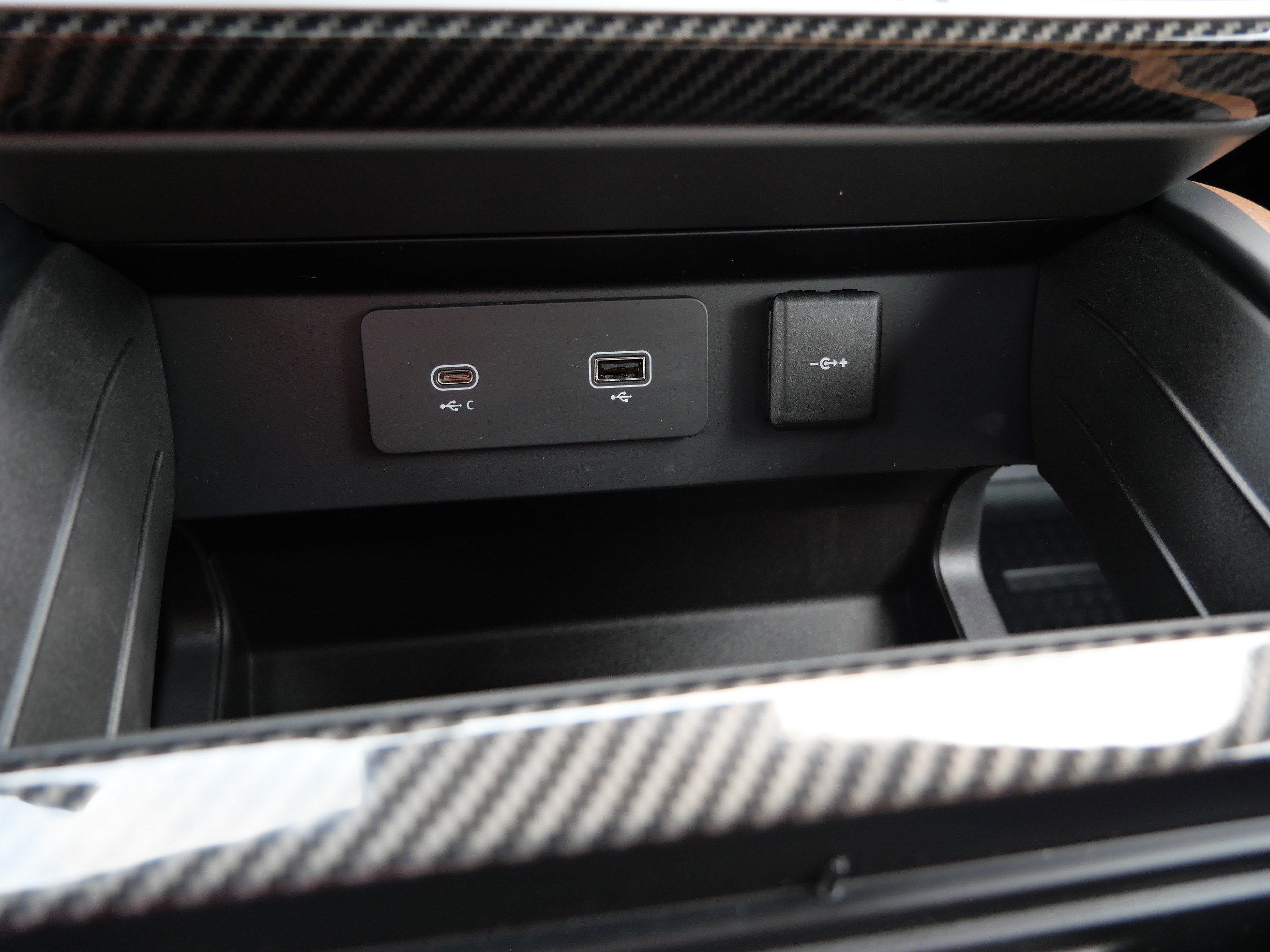 Certified 2024 Land Rover Defender 110 X AWD/4WD image 22