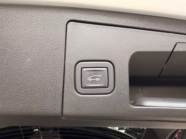 Used 2025 Cadillac XT4 Sport AWD/4WD image 8