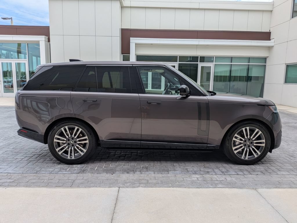 Certified 2025 Land Rover Range Rover SE AWD/4WD image 5