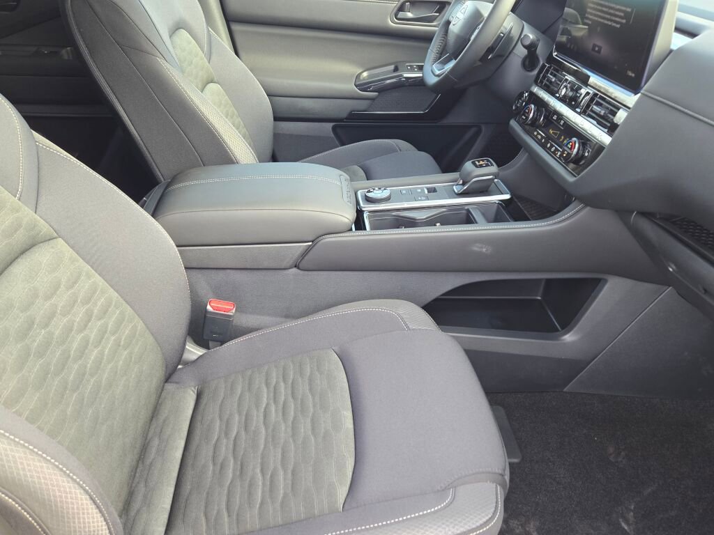 New 2026 Nissan Pathfinder SV image 6