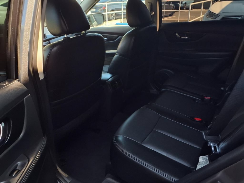 Used 2018 Nissan Rogue SL FWD image 19