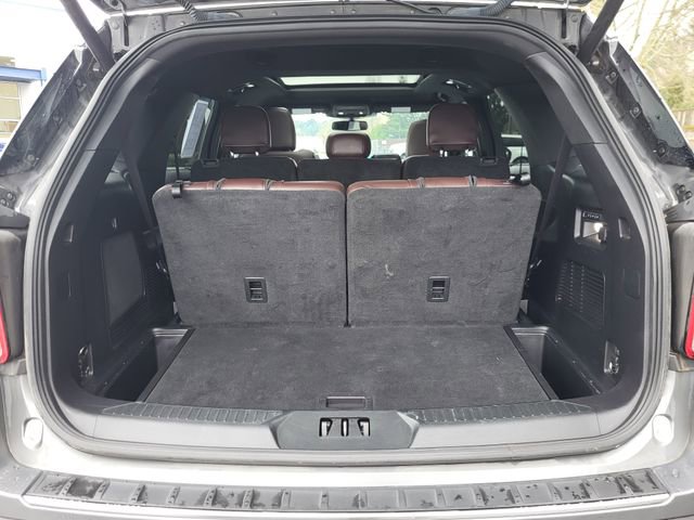 Used 2022 Ford Explorer Platinum w/ Equipment Group 601A image 5