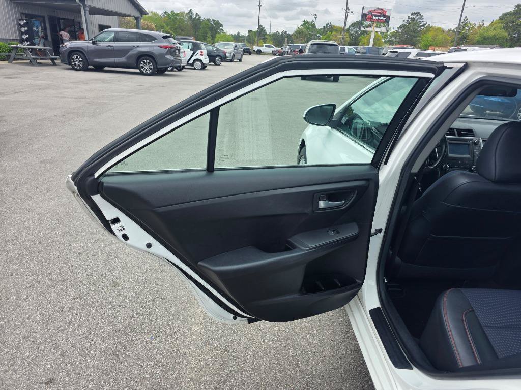 Used 2015 Toyota Camry SE FWD image 8