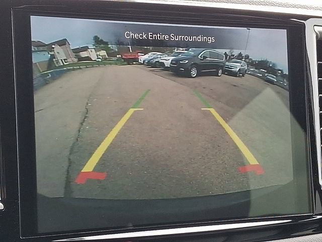 Used 2025 Chrysler Pacifica Select image 18