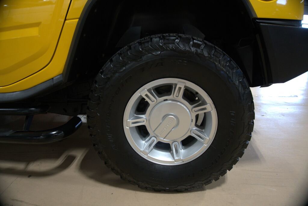 Used 2003 HUMMER H2 w/ Preferred Equipment Group image 34
