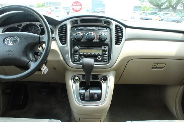 Used 2001 Toyota Highlander 2WD w/ Quick-Order Pkg image 17