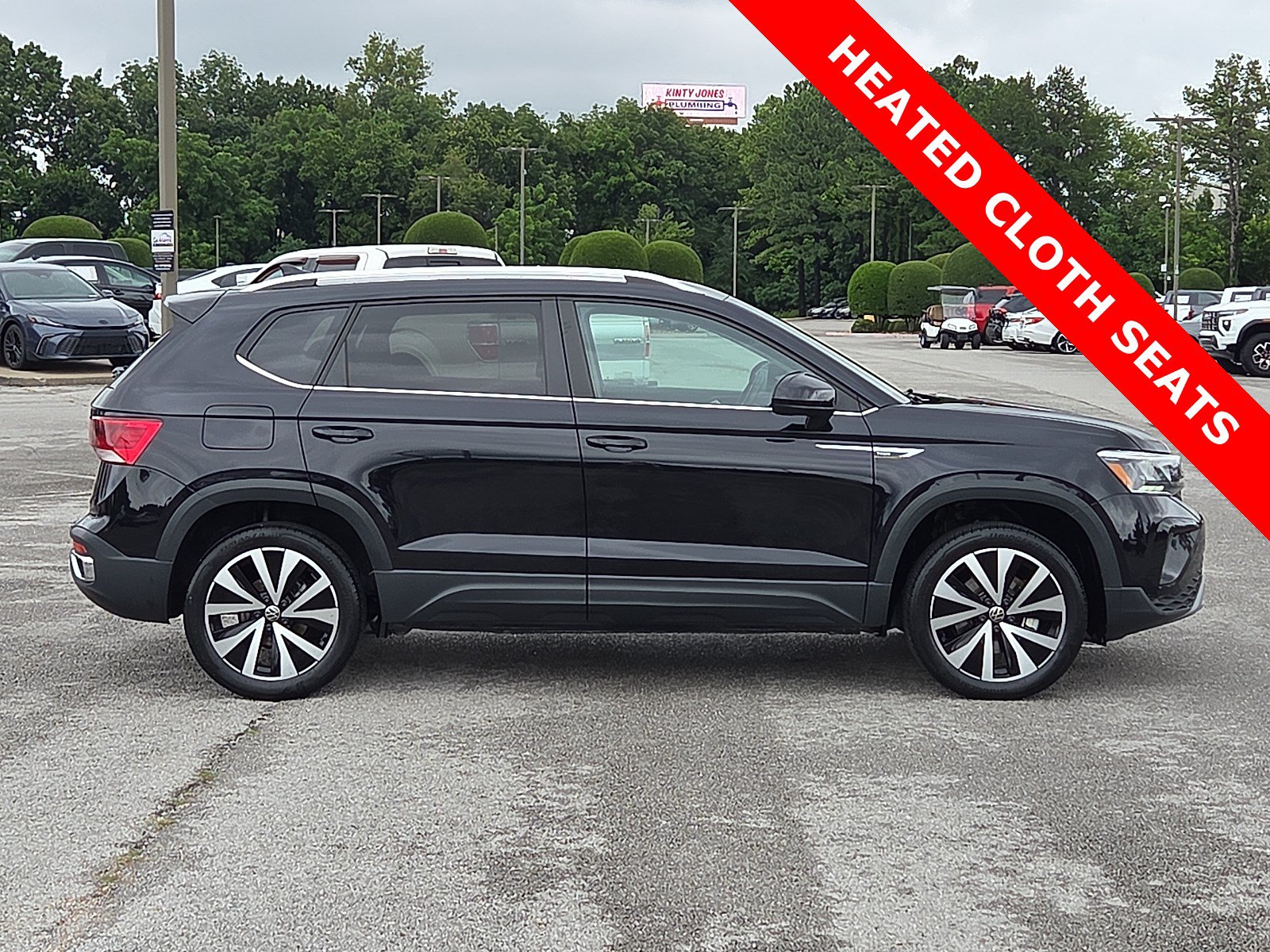 Used 2024 Volkswagen Taos SE FWD image 6