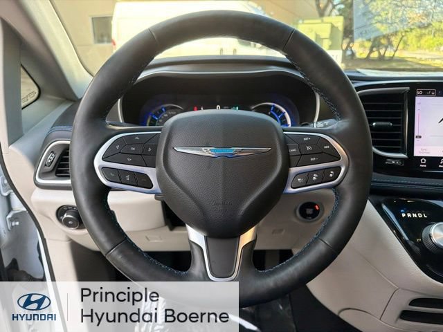 Used 2021 Chrysler Pacifica Touring-L FWD image 8
