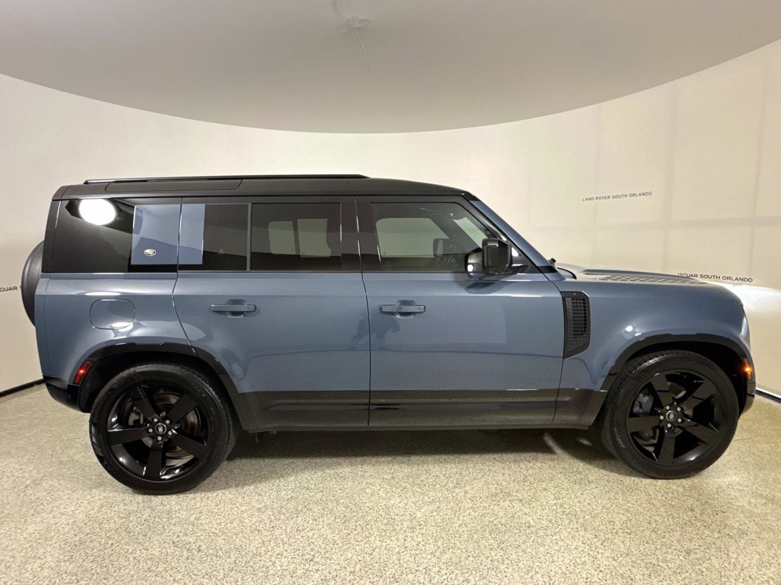 Used 2023 Land Rover Defender 110 X-Dynamic SE AWD/4WD image 6
