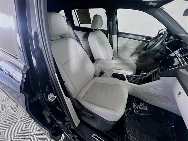 Used 2023 Volkswagen Tiguan SE R-Line image 29