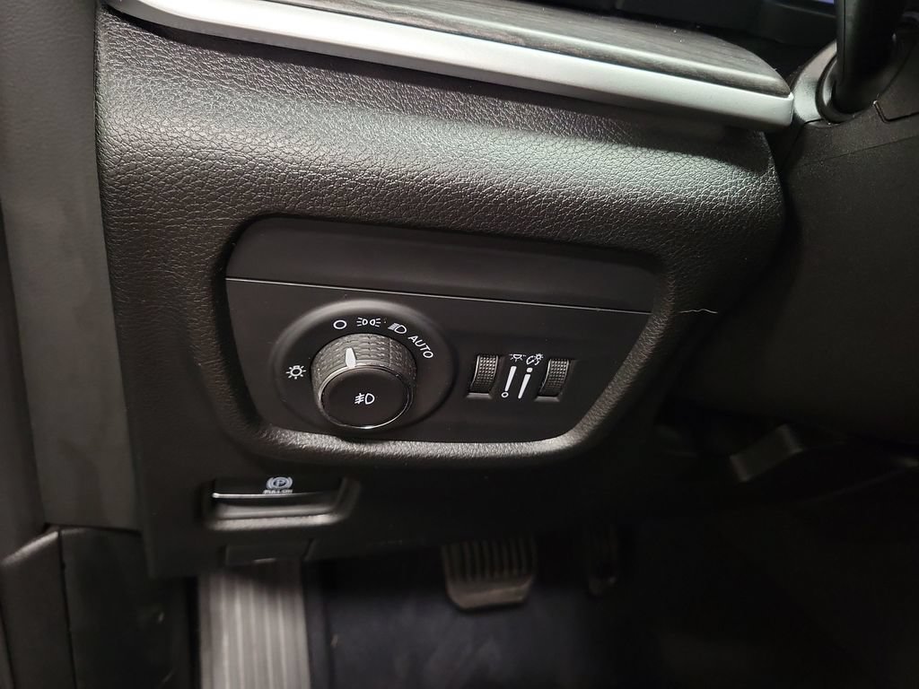 Used 2023 Jeep Grand Cherokee L Limited AWD/4WD image 27