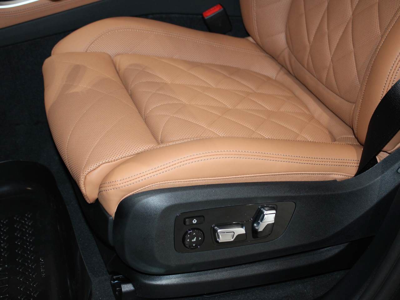 Used 2026 BMW X5 sDrive40i w/ M Sport Package RWD image 14