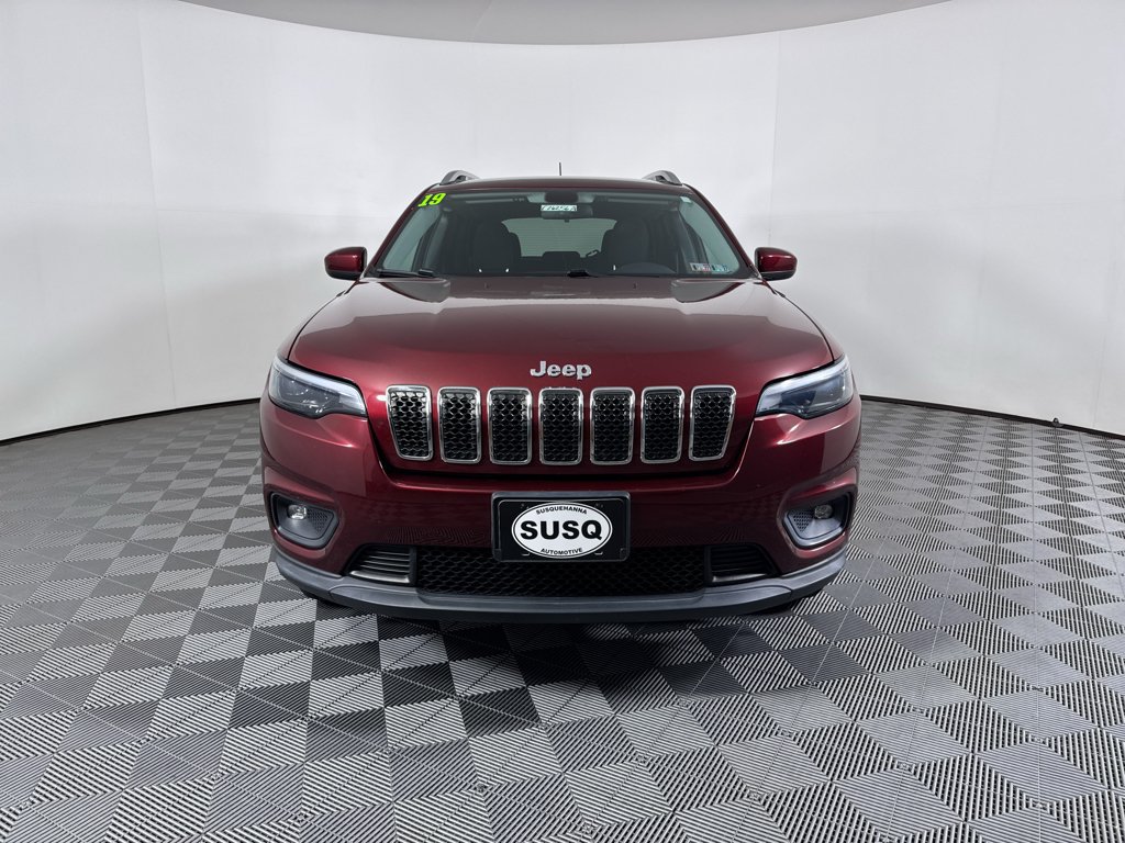 Used 2019 Jeep Cherokee Latitude w/ Cold Weather Group AWD/4WD image 2