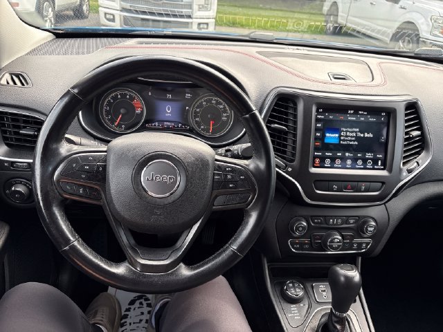 Used 2021 Jeep Cherokee Trailhawk AWD/4WD image 10
