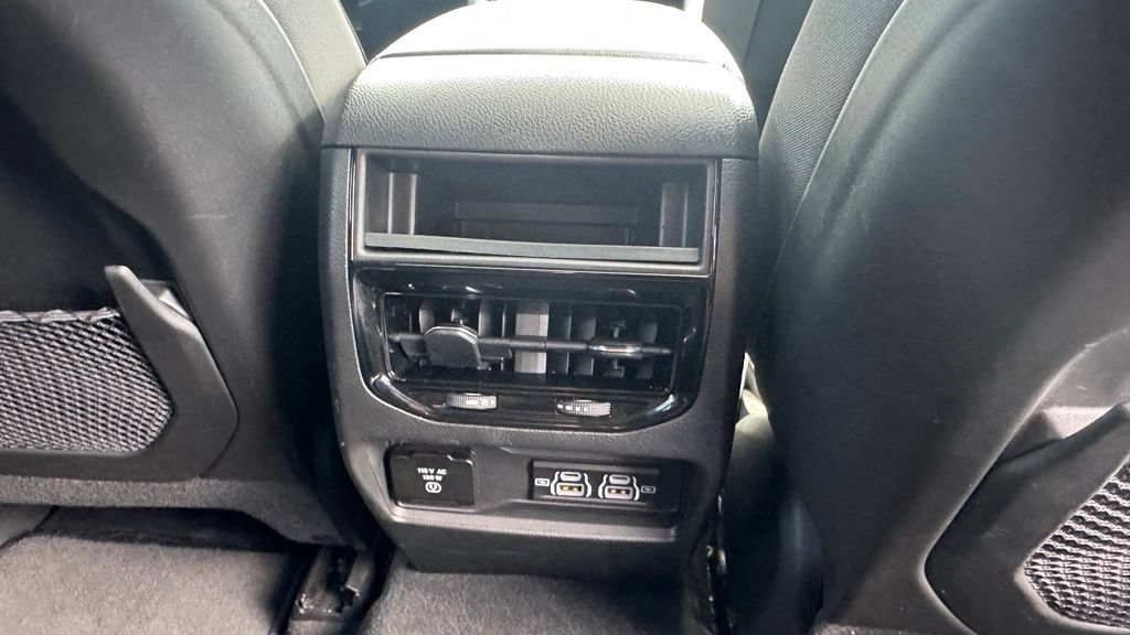 Used 2023 Jeep Grand Cherokee Altitude AWD/4WD image 12