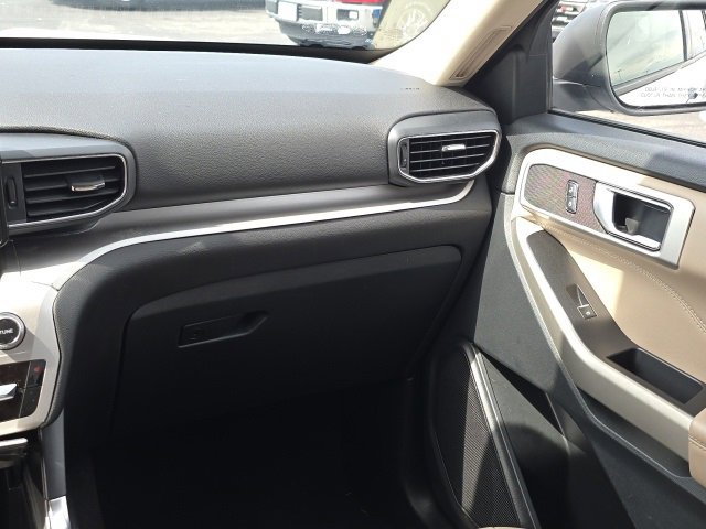 Used 2022 Ford Explorer XLT w/ Equipment Group 202A image 18