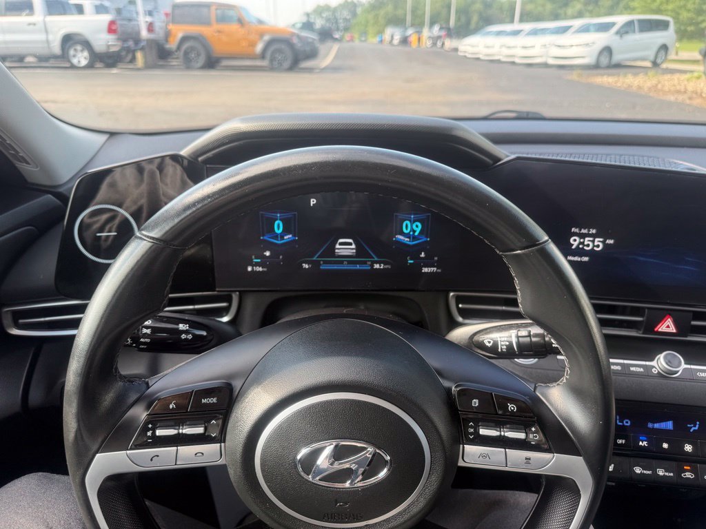 Used 2023 Hyundai Elantra Limited FWD image 22