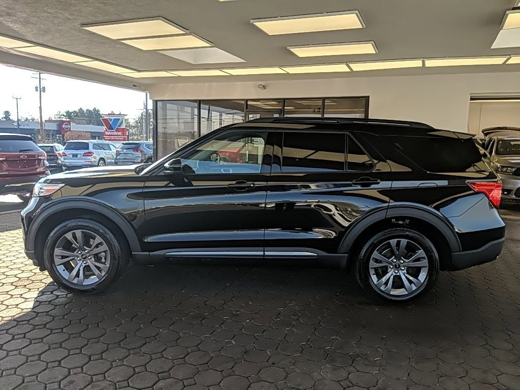 Used 2024 Ford Explorer XLT w/ Equipment Group 202A image 11