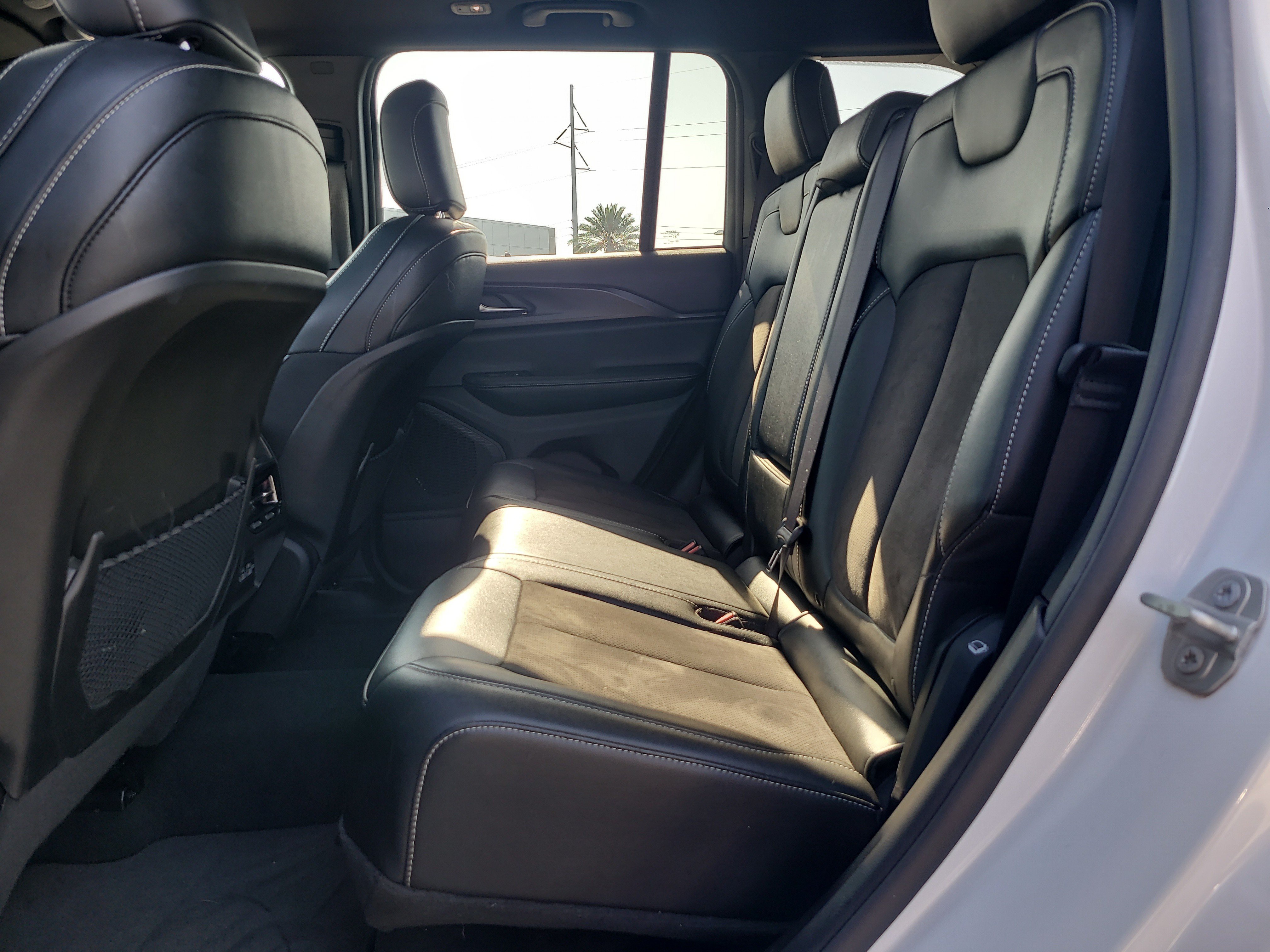 Used 2024 Jeep Grand Cherokee Altitude RWD image 11