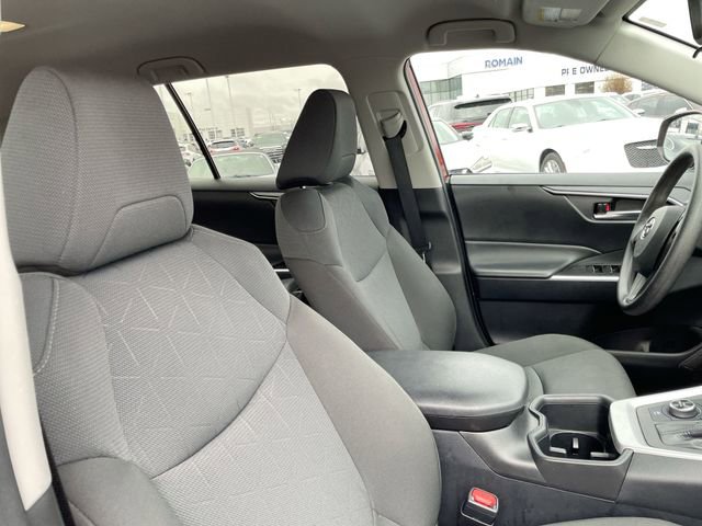 Used 2025 Toyota RAV4 XLE image 16