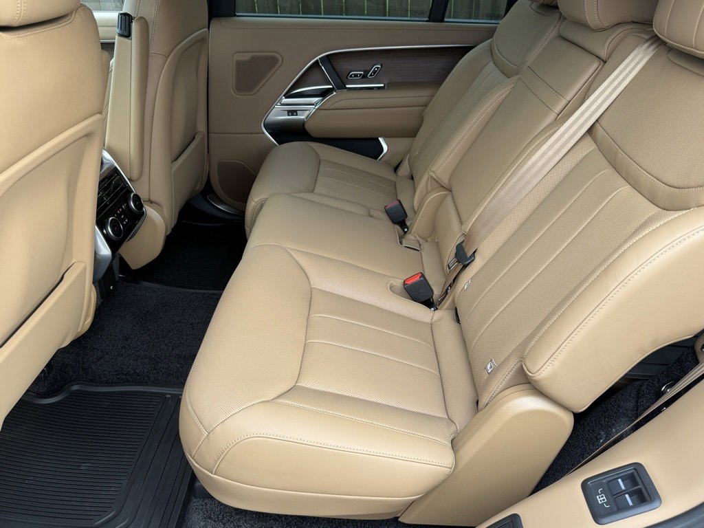 New 2025 Land Rover Range Rover Long Wheelbase SE image 31